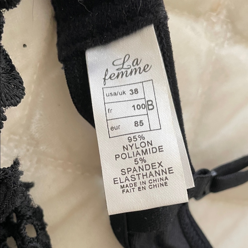La Femme Elegant Black Floral Lace Bra Set - Picture 2 of 6